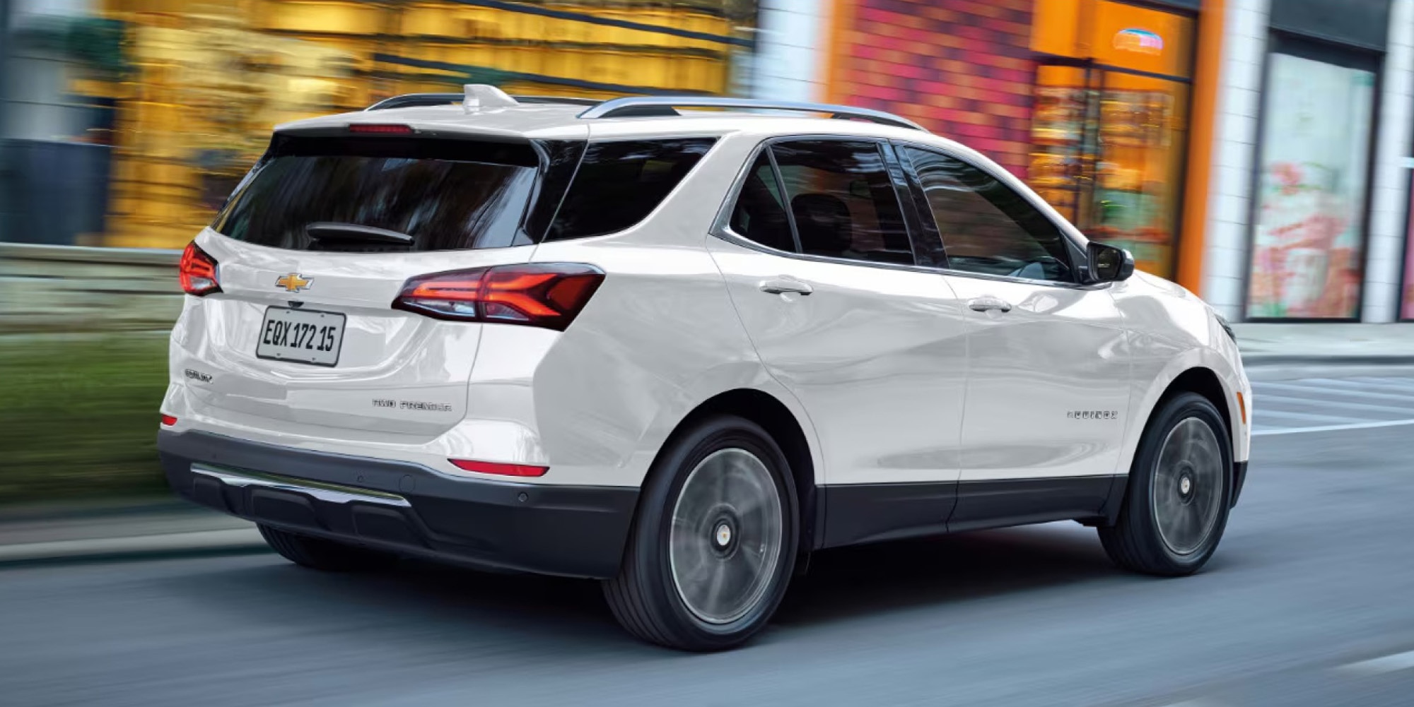 Chevrolet Equinox blanca en carretera